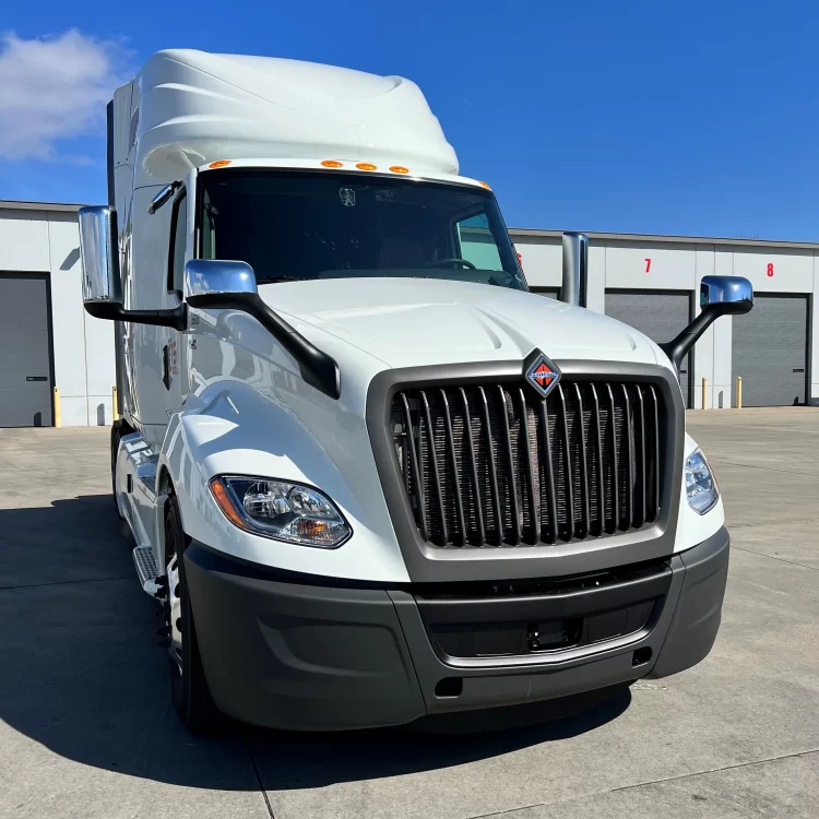 IMG_5518-sq International LT 625